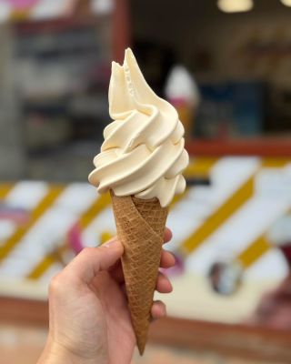 Smetanová Maracuja právě v točené! 🤩🍦 Kryštof připravil na čtvrtek výbornou Maracuju a s naší Vanilkou tvoří úžasnou...